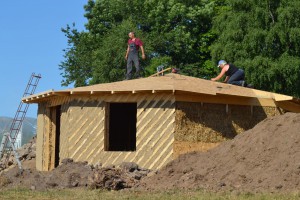 Strohballenrundhaus in Ecotopia, Schweden
