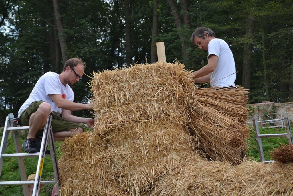 Herbert Gruber Strohballenbau Straw Bale Builder