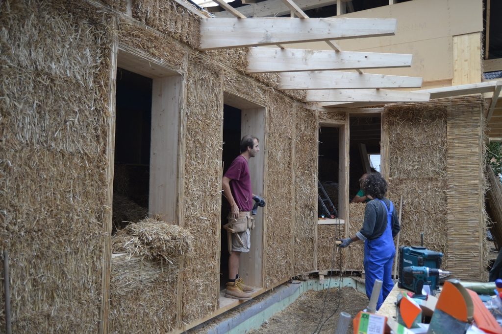 Sept. 2017 Straw Bale Infill, Clay and Limeplaster in Troisdorf, DE
