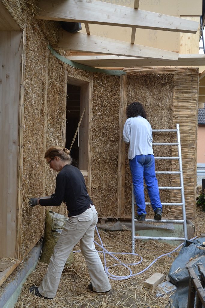 Sept. 2017 Straw Bale Infill, Clay and Limeplaster in Troisdorf, DE